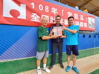 「宏凱盃」網球賽台中開打   運動局長為選手加油打氣