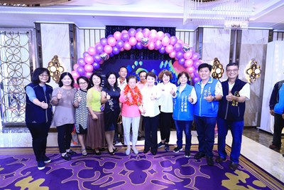 城市無名英雄！ 她92歲把掃街當運動