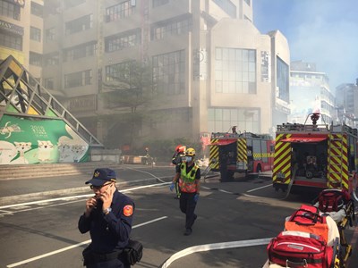 東協廣場火災已撲滅無人受困  市府全力善後