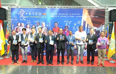 「愛･永不止息-2019國際志工親善大使團服務成果暨新書發表會」，包括副市長令狐榮達、社會局長彭懷真、法制局長李善植、外交部中部辦事處副處長劉翼平、財團法人天主教會台中教區主教暨靜宜大學董事長蘇耀文、史瓦帝尼王國王子HRH Prince Benkhosi、史瓦帝尼王國大使Thamie Dlamini塔米‧喇米尼等人皆出席。