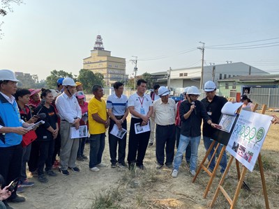 視察花東新村重建工程