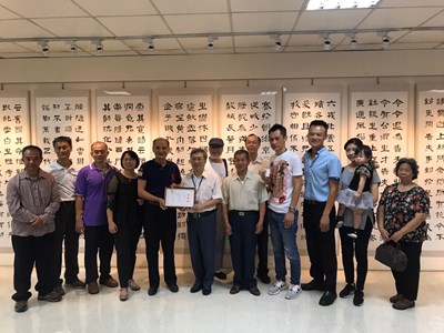 地政士書法也很行   他辦個展分享藝文之美