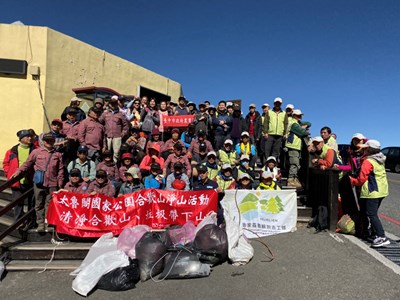 合歡淨山155人清出200公斤垃圾