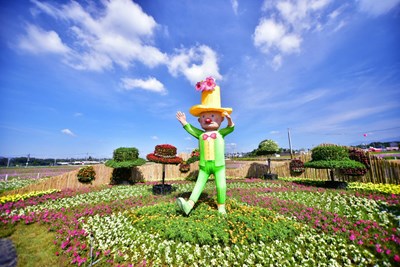 台中國際花毯節以「愛與希望─小王子的星球之旅」為主題，全球首創運用花卉藝術方式精彩呈現