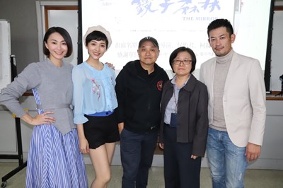 導演鄭文堂及演員柯叔元、侯怡君、瑭霏與同學們分享拍攝心得，新聞局主任秘書陳瑜也出席