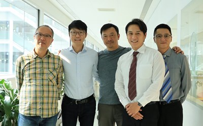 新聞局長黃國瑋、台中市影視發展基金會執行長林盈志特別向《同學麥娜絲》工作人員致意，盼藉影視帶動台中觀光行銷