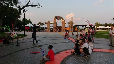 鐵砧山雕塑公園太陽之門