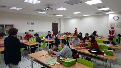 啟發孩子的聖誕想像力 中市家庭教育中心邀親子DIY聖誕小鎮