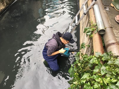 環保局運用科學性儀器破獲污染源