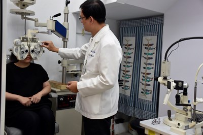 守護「靈魂之窗」 中市衛生局籲找合格驗光所