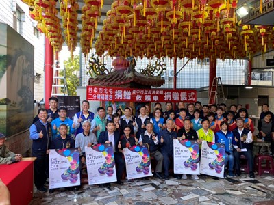 福德宮捐贈救護車與器材 消防局感謝熱心公益 