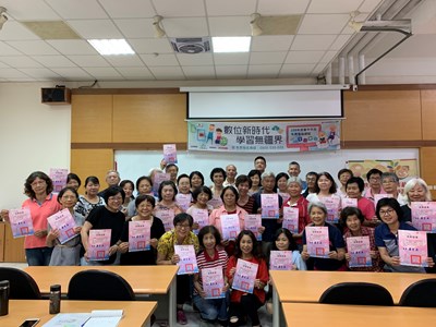 中市開設免費電腦課讓銀髮族快樂學習