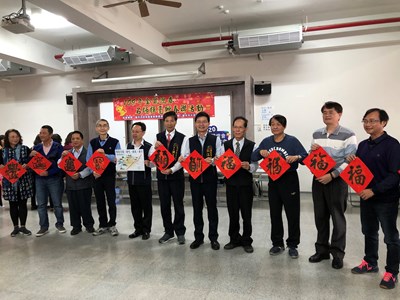 喜迎金鼠年 中市新春揮毫贈春聯人潮踴躍