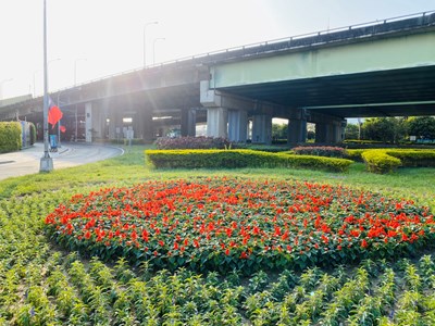 台灣大道與國道1號台中交流道槽化島(市六隊)