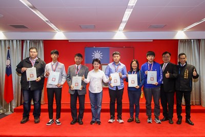 易光輝等9位市民獲德國紐倫堡發明獎 盧市長頒榮譽獎章