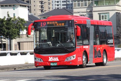 健康公車再添生力軍！19路公車211起延駛慈濟醫院