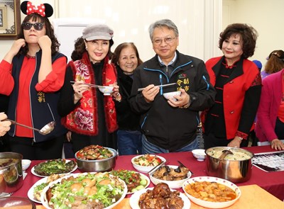 白嘉莉回西屯故居尋根  品嘗眷村懷舊美食