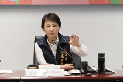 「先穩住民心，再引進觀光！」盧市長強調，務必強化防疫工作，讓民眾安全、安心，再配合中央政策盤點地方資源拚觀光。