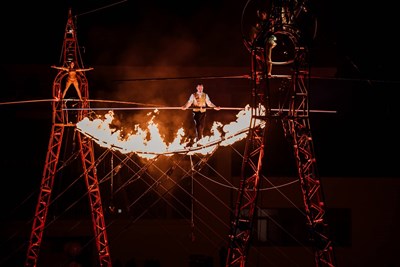 Jade Kindar-Martin曾創下兩項高空鋼索金氏世界紀錄