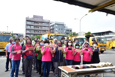 420個愛心口罩套給第一線清潔人員  公私協力防疫揪甘心