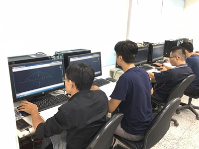 勞工大學電腦課程(資料照片)