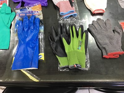 今年更添購近4千份安全鞋及防割手套