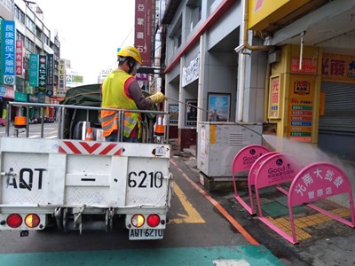 環保局防疫消毒大隊因應51連假豐原區廟東夜市消毒