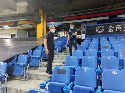 中職首場開放千名球迷，市府運動局長李昱叡視察防疫整備