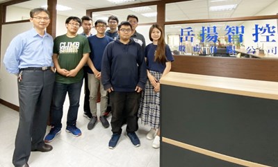 中市府輔導AI新創公司「岳揚智控」登上創櫃板