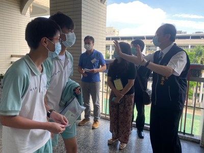 國中教育會考登場 中市教育局長為考生加油