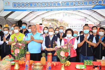 開工典禮由令狐副市長率領全體焚香祝禱