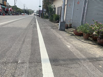 甲后路路面不佳，市府啟動燙平工程，期望提升道路品質，增加道路騎乘安全