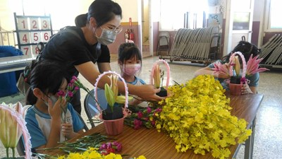 助花卉產業振興  中市農業局將花藝融入校園