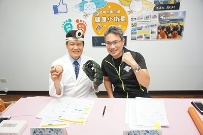 「陽光運動型男」搭配曾醫師 「文武雙俠」示範抗疫妙招