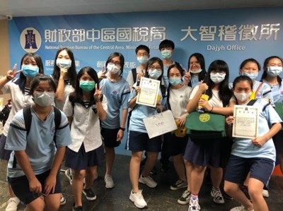 台中家商與中區國稅局產學合作 讓學生擔任稽徵所志工