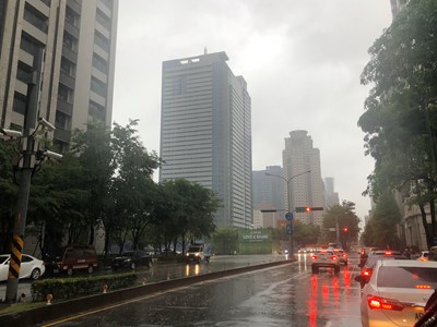 慎防午後大雨  中市嚴密戒備水情(圖為下雨示意圖)