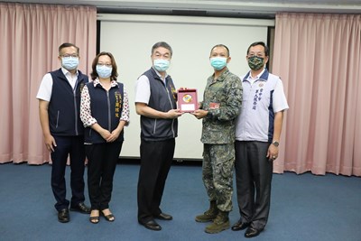 慰勞國軍辛勞 黃副市長致贈端午節加菜金