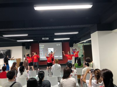 今(19)日在精武圖書館舉辦「印證幸福~當我們美在一起」，邀請60位民眾一同參與體驗印尼文化