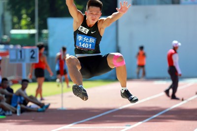 惠文高中李允辰在高男跳遠項目拿下第二金