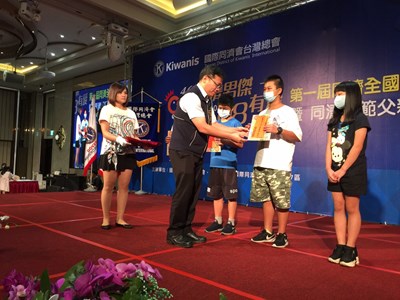 鼓勵學子認真向學　國際同濟會台灣總會頒發獎助學金