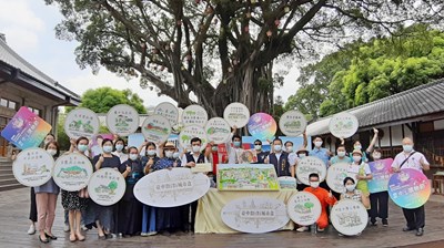 台中市政府文化局舉行「台中mini城市盒」開箱記者會全體合影