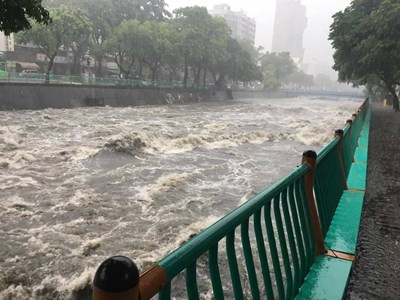 麻園頭溪已隨雨勢趨緩而下降