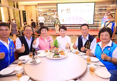 盧市長說這場千人宴讓大家呷平安、呷歡喜、呷感情