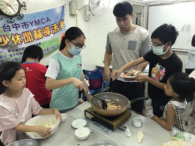 親子一起分工一起合作，建立更親密的情感