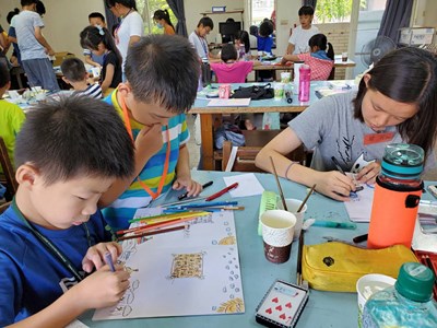 大里高中學生到大里國小舉辦閱讀營隊