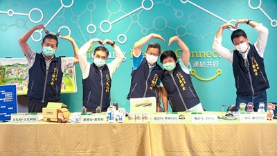 5位局長一同甜蜜合唱《月亮代表我的心》，祝大家有情人終成眷屬，情人節快樂