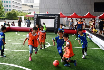 國小迷你足球賽開踢！ 500名小將齊聚競賽