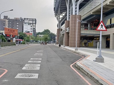 大智路周邊大執法  中市府取締違停200餘件 (1)