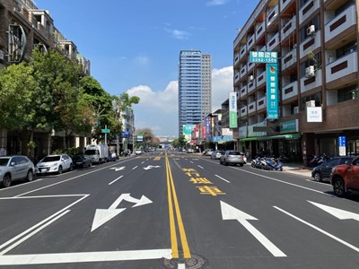 朝馬路燙平完工