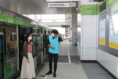 為提供市民與旅客更完善服務，台中捷運公司預計10月成立中捷志工隊，協助站內引導、諮詢及緊急狀況處理